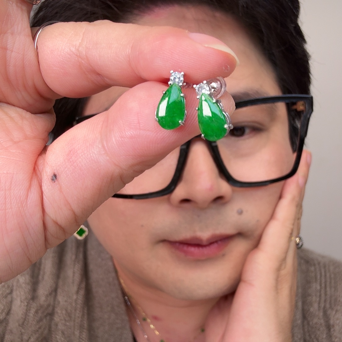 翡翠未镶嵌颈饰一对