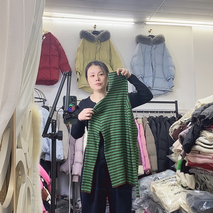 特价绿色条纹高领毛衣