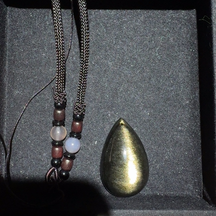 赵***森黑曜岩未镶嵌颈饰