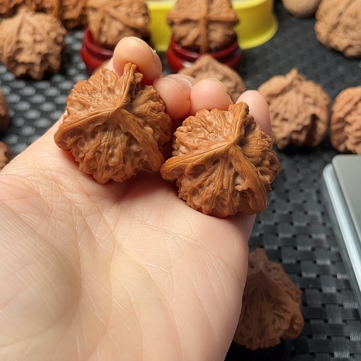 I***ة文玩核桃把件35盘山