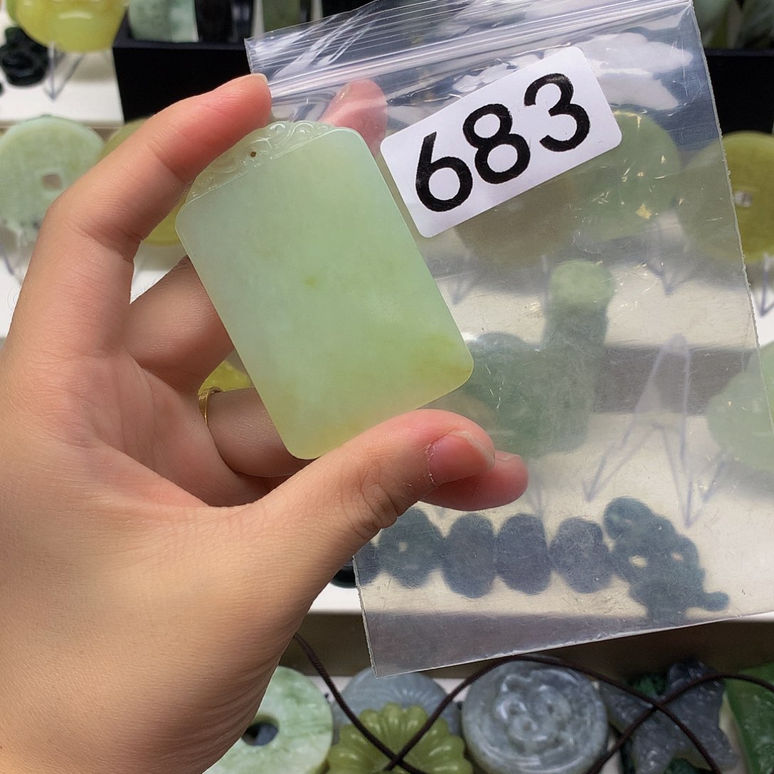 蛇纹石玉颈饰未镶嵌悲***肠