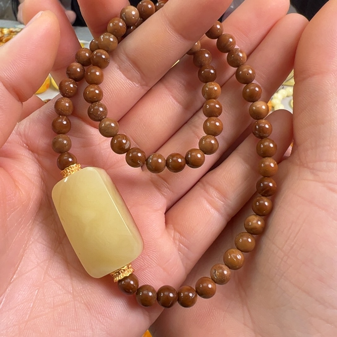 蜜蜡裸石未镶嵌蜜蜡