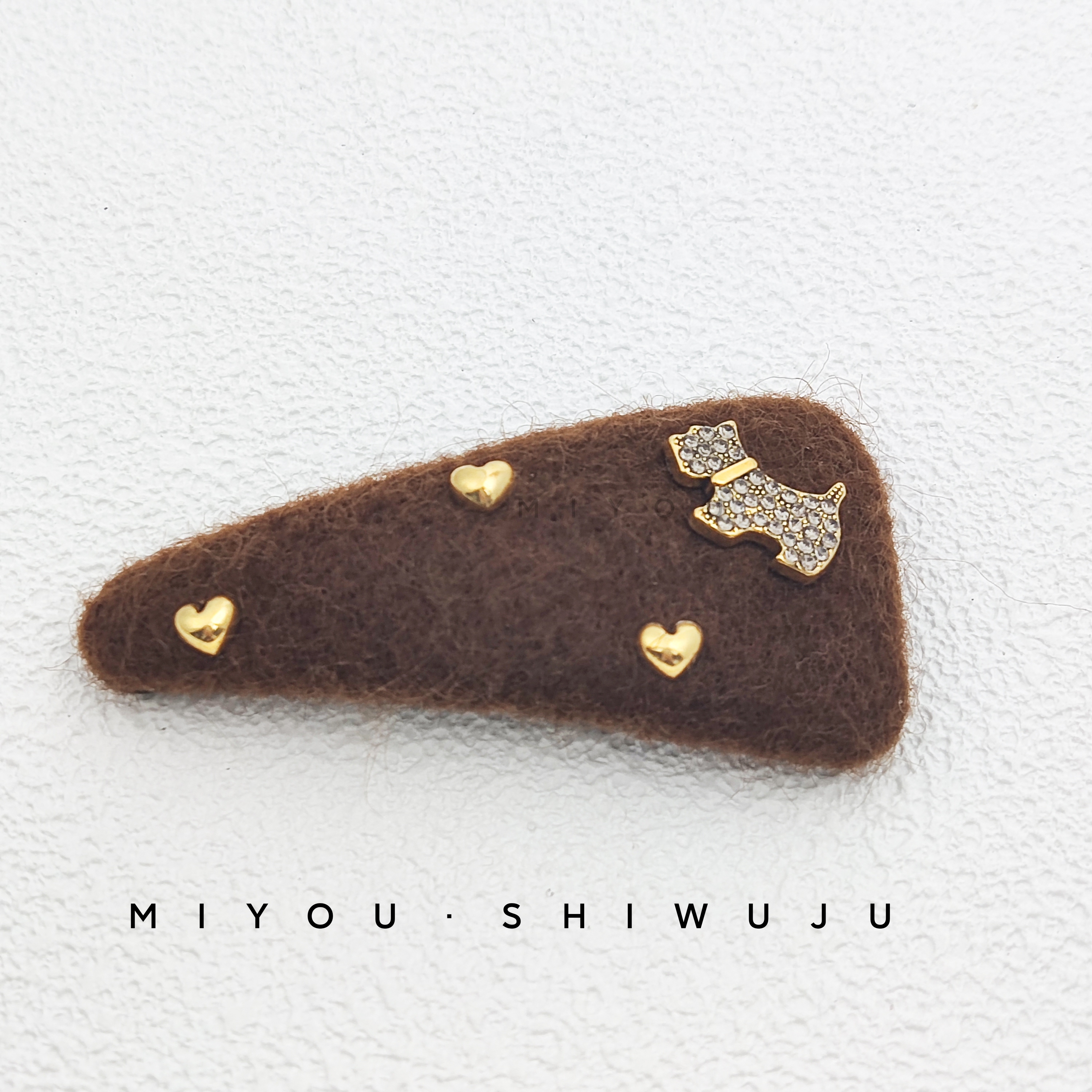 咖色三个金色爱心雪纳瑞压夹网红时尚可爱简约韩版