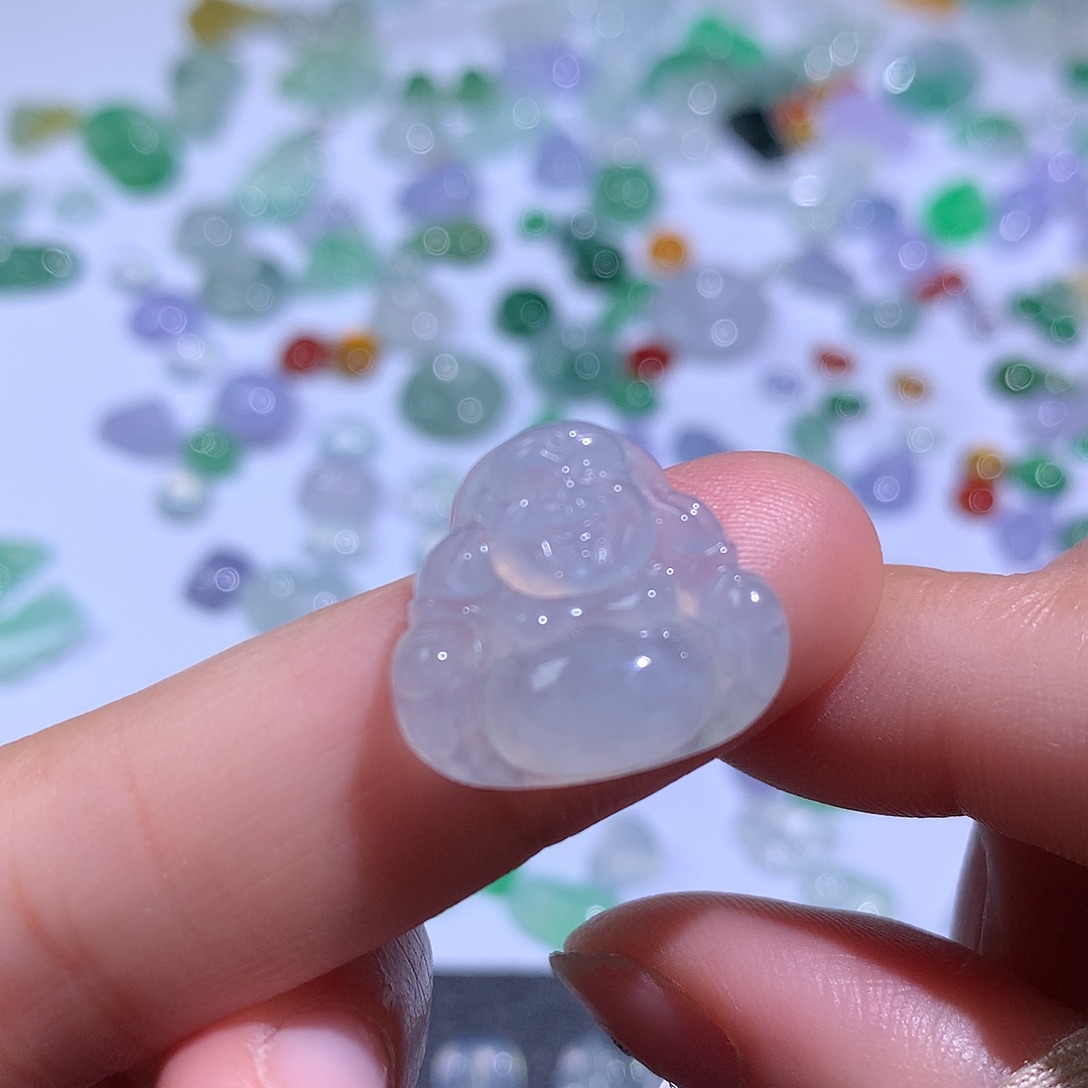 翡翠颈饰未镶嵌佛