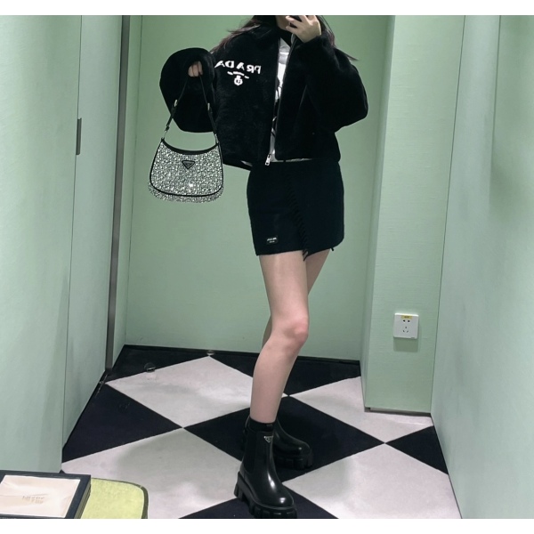 妃鱼/普拉达/聚酰胺/羽绒服/95新/z零二零九