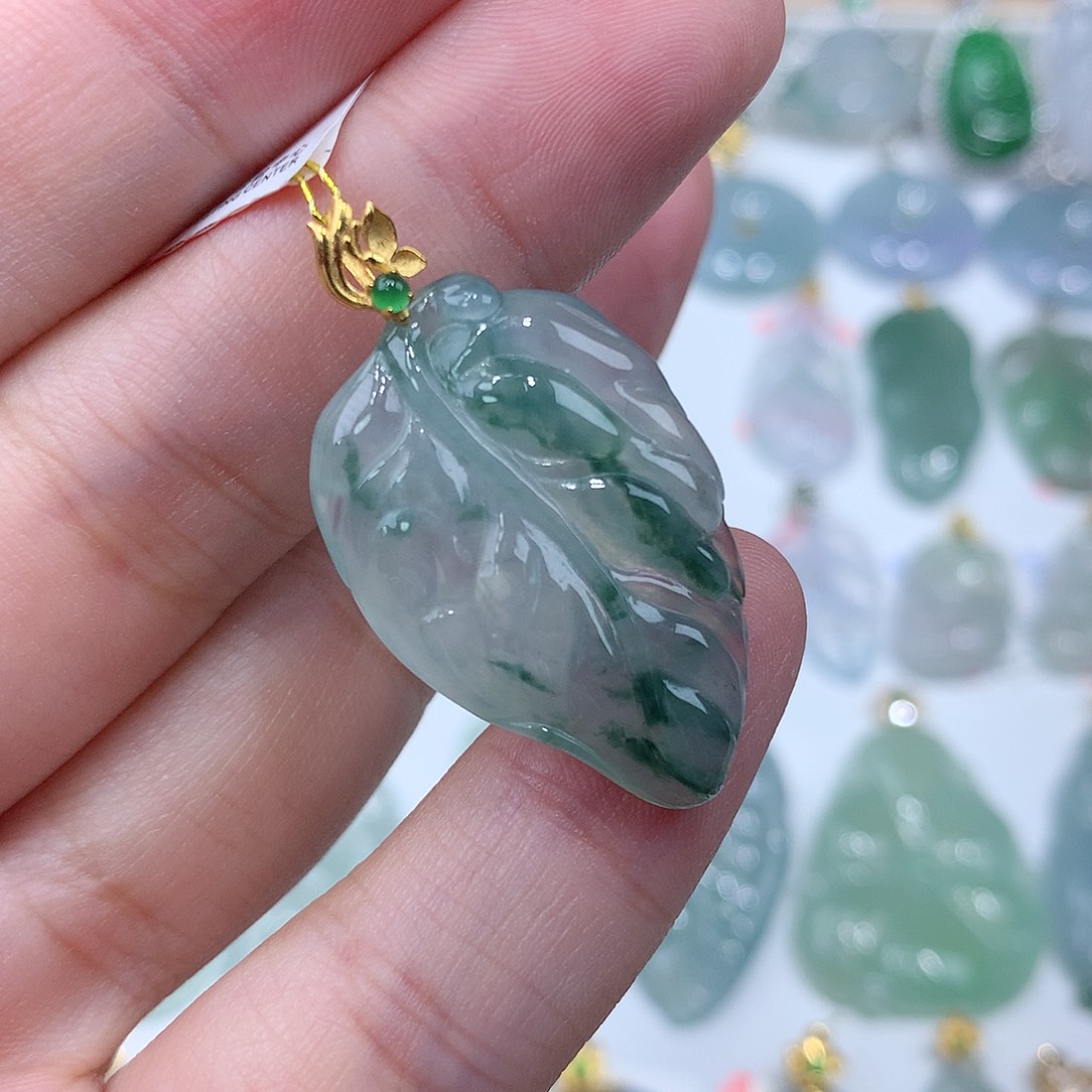 翡翠颈饰18K金镶嵌叶子