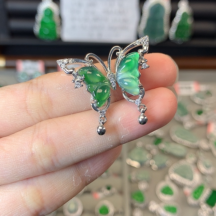 翡翠未镶嵌颈饰吊坠