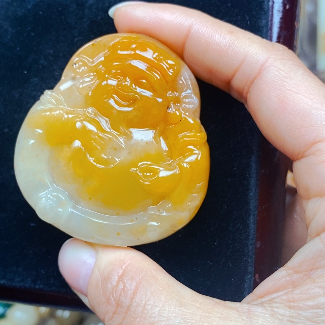 石英质玉（黄龙玉）颈饰未镶嵌
