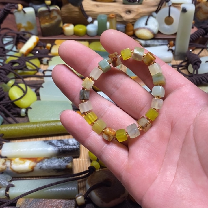 蛇纹石玉挂件未镶嵌