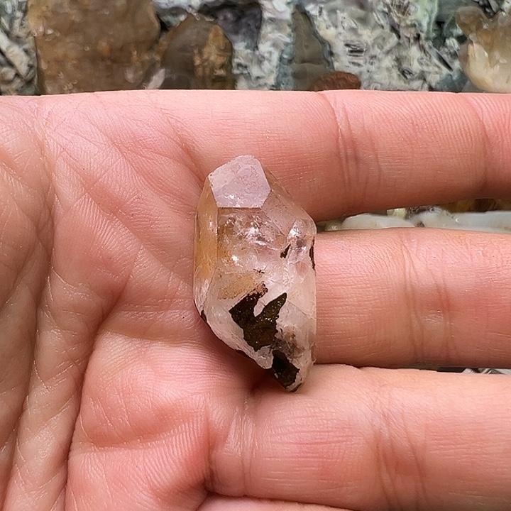 梦***欣珠宝半成品水晶未镶嵌