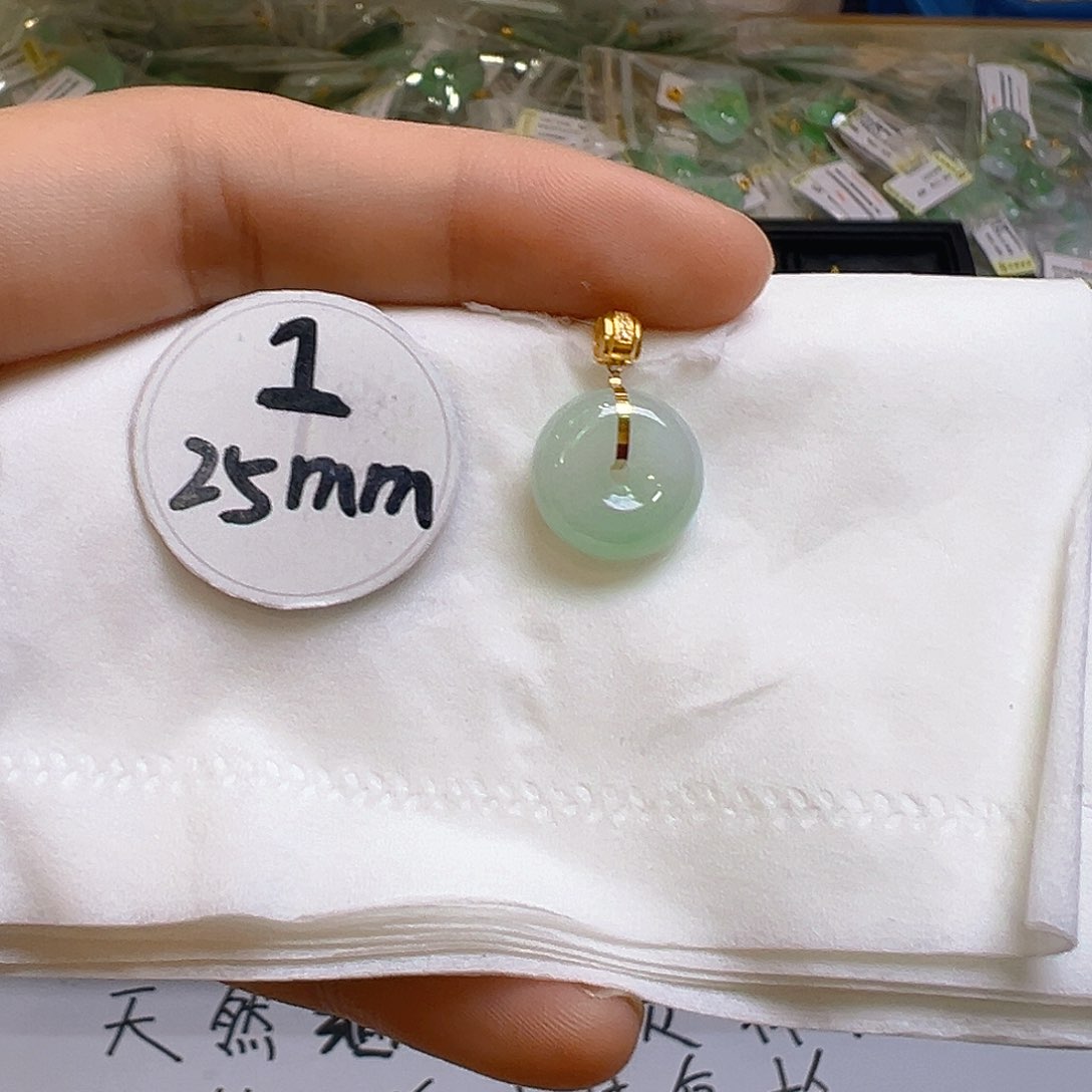 翡翠颈饰18K金镶嵌翡翠