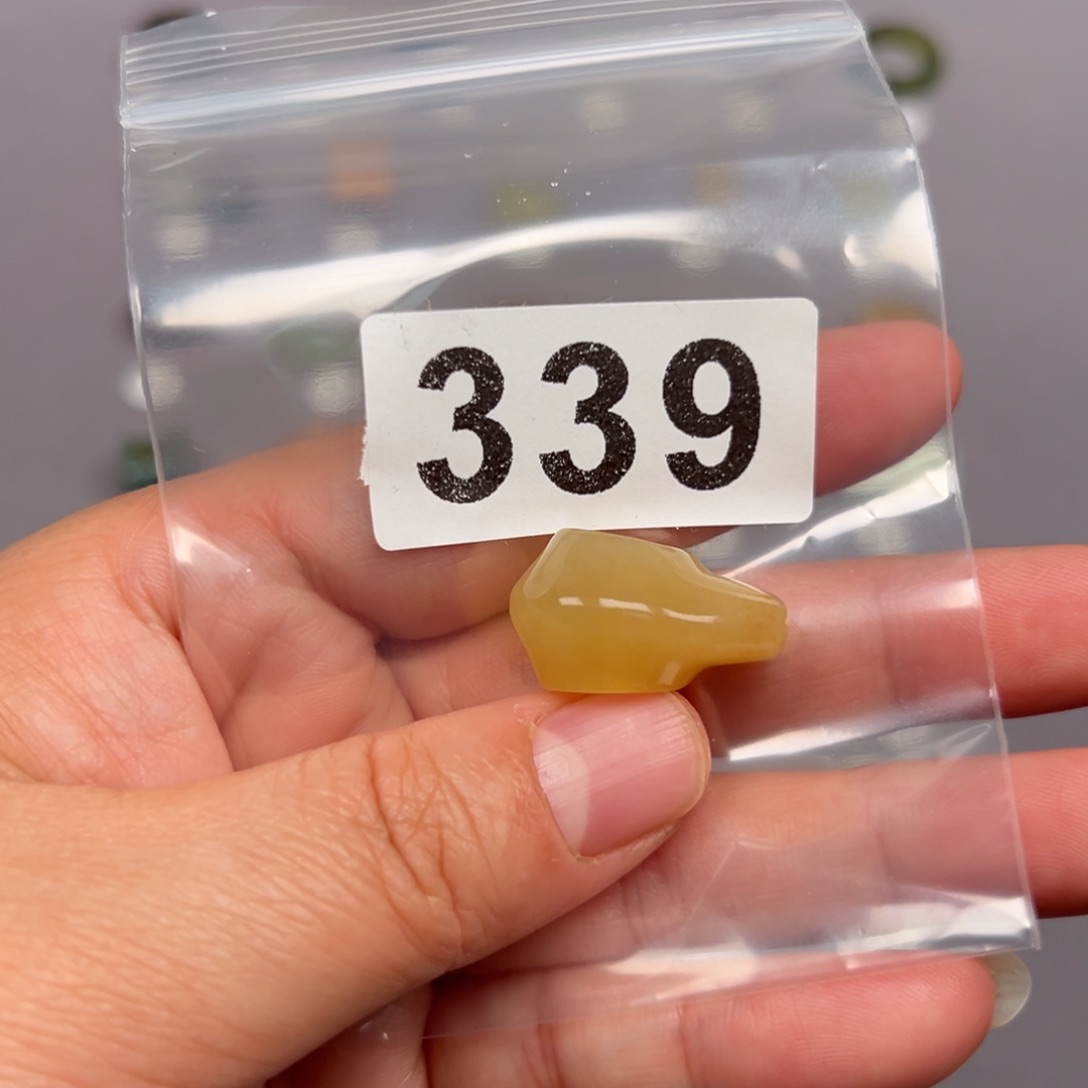 未镶嵌蛇纹石玉颈饰春**雪