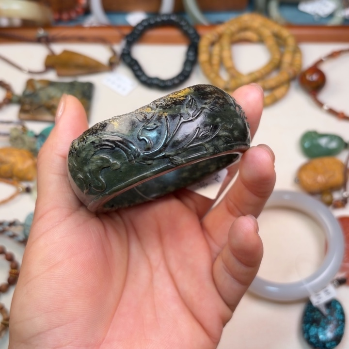 岫岩河磨玉（透闪石质玉）未镶嵌颈饰