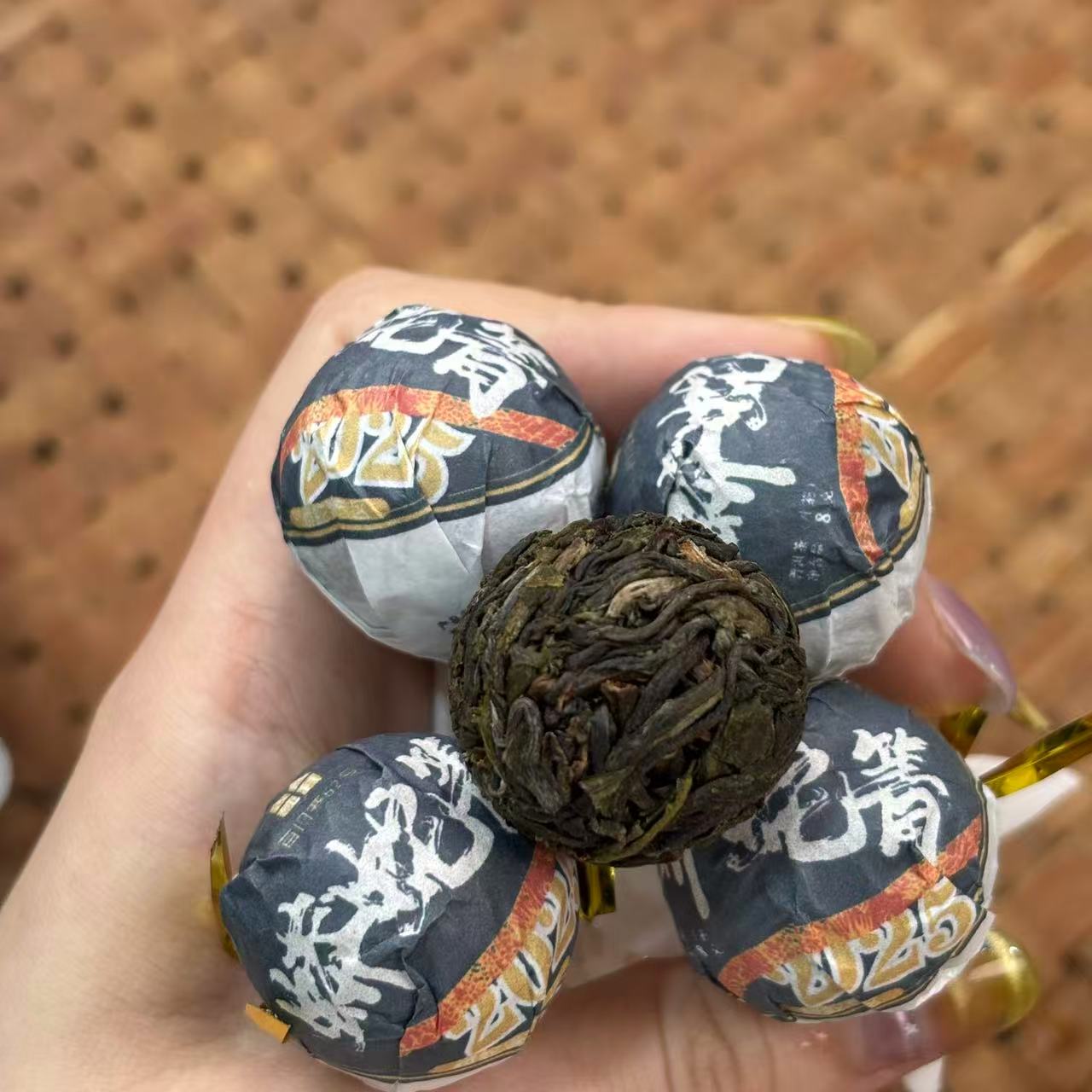 840号2025年易武蟒蛇箐春茶古树纯料生茶龙珠8克*20+2颗6-8