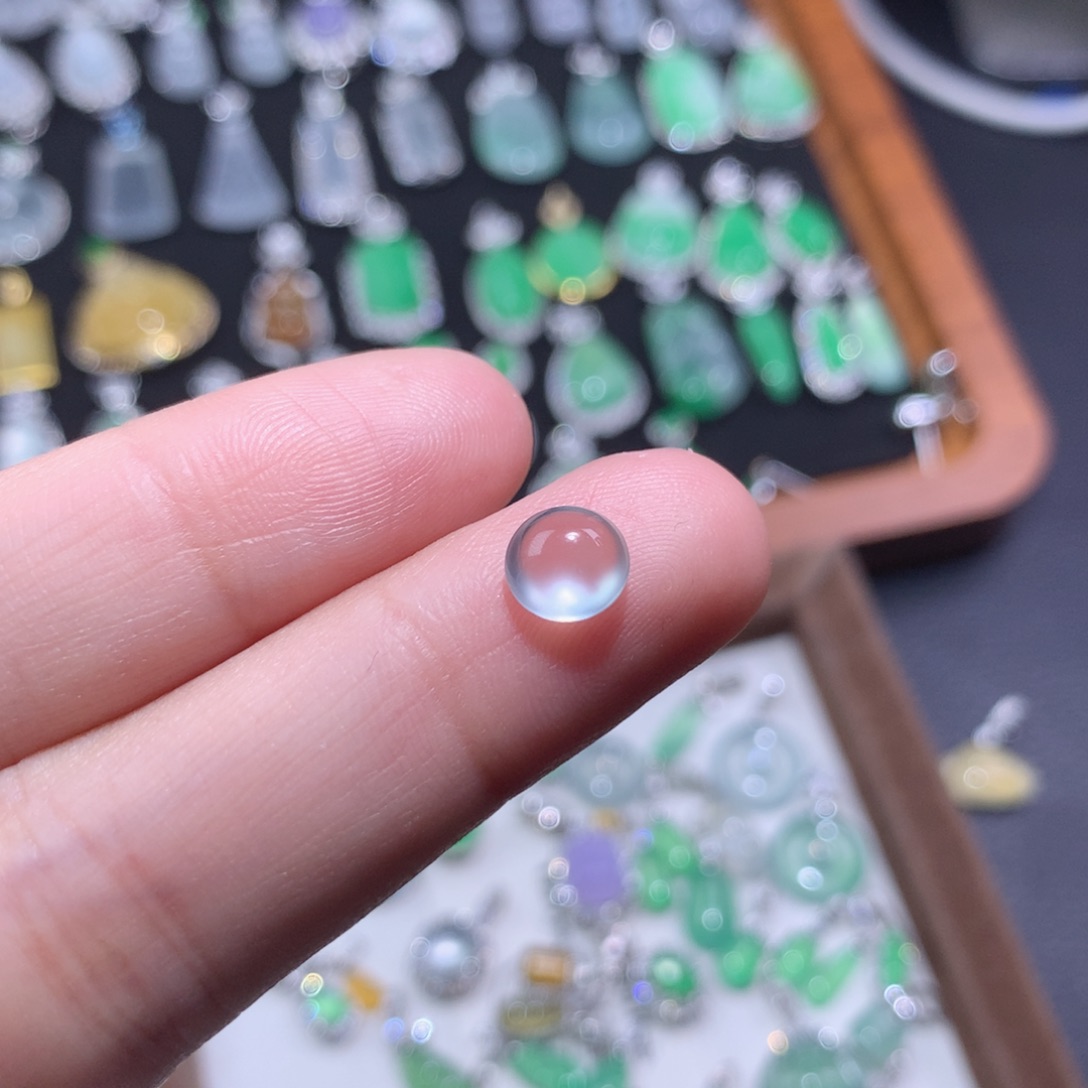 翡翠18K金镶嵌颈饰玻璃双眼皮蛋面