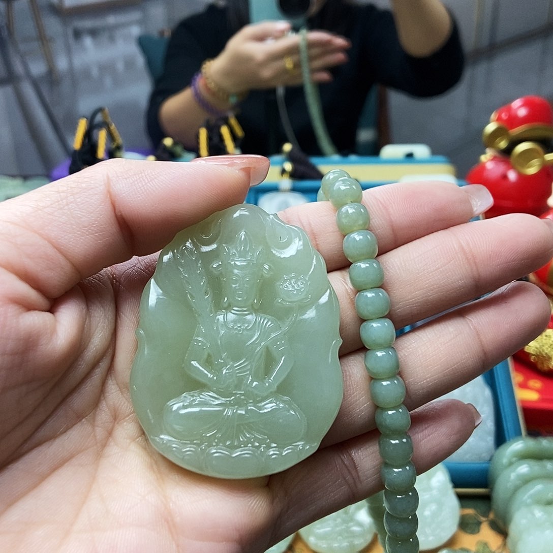 和田玉颈饰未镶嵌秋*?