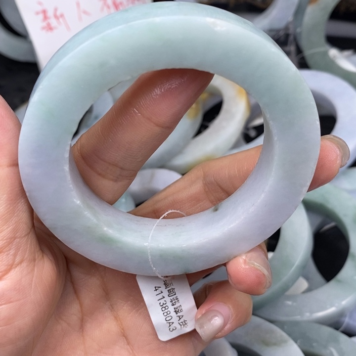 定制翡翠未镶嵌翡翠手镯