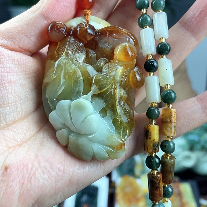 蛇纹石玉颈饰未镶嵌