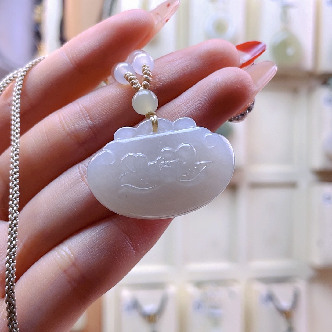 和田玉吊坠(赠链)未镶嵌叶*