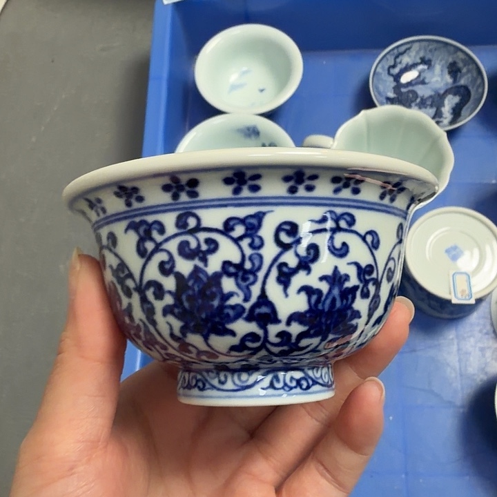 纯柴窑烧制青花缠枝莲压手杯