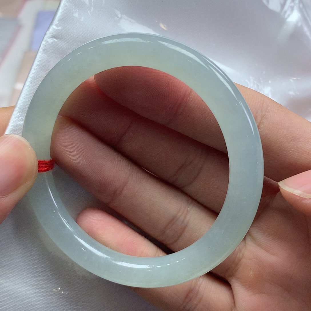 翡翠手镯未镶嵌翡翠