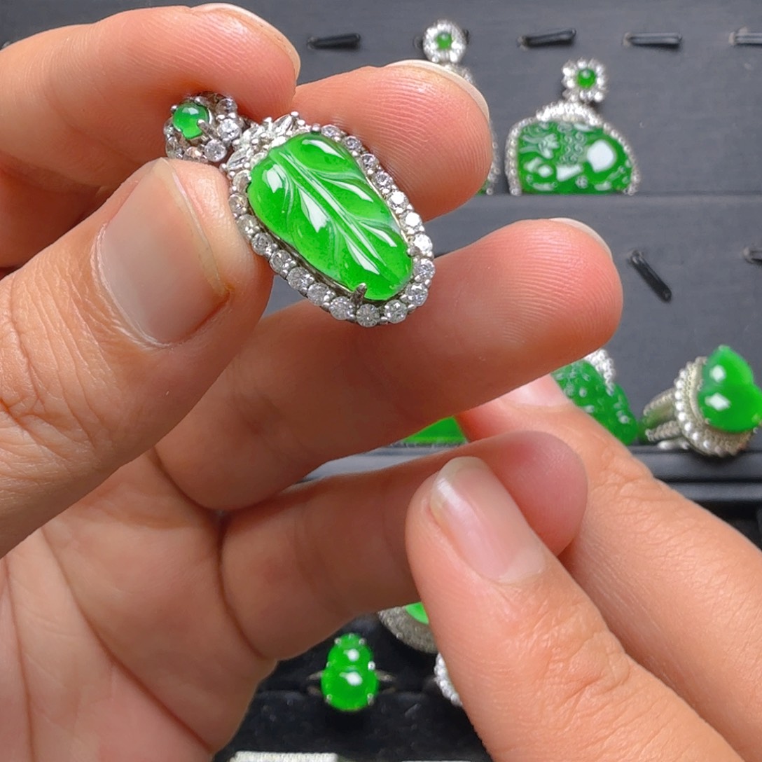 颈饰银S925镶嵌翡翠吊坠