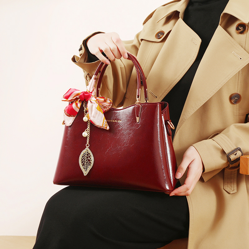 红色包包女复古油蜡皮手提包轻奢新娘结婚包妈妈礼物高级感斜挎包