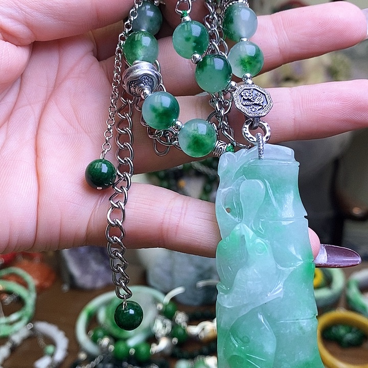 翡翠未镶嵌吊坠(赠链)迪**子一套