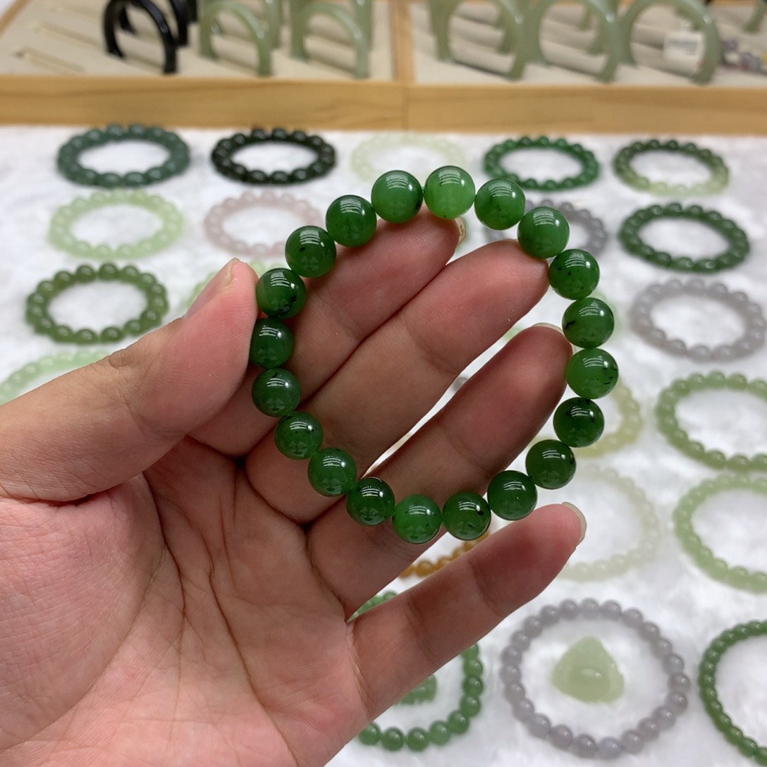未镶嵌手串和田玉（猕猴桃碧玉9.5）