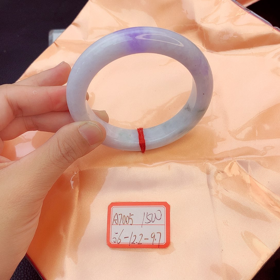翡翠手镯未镶嵌翡翠