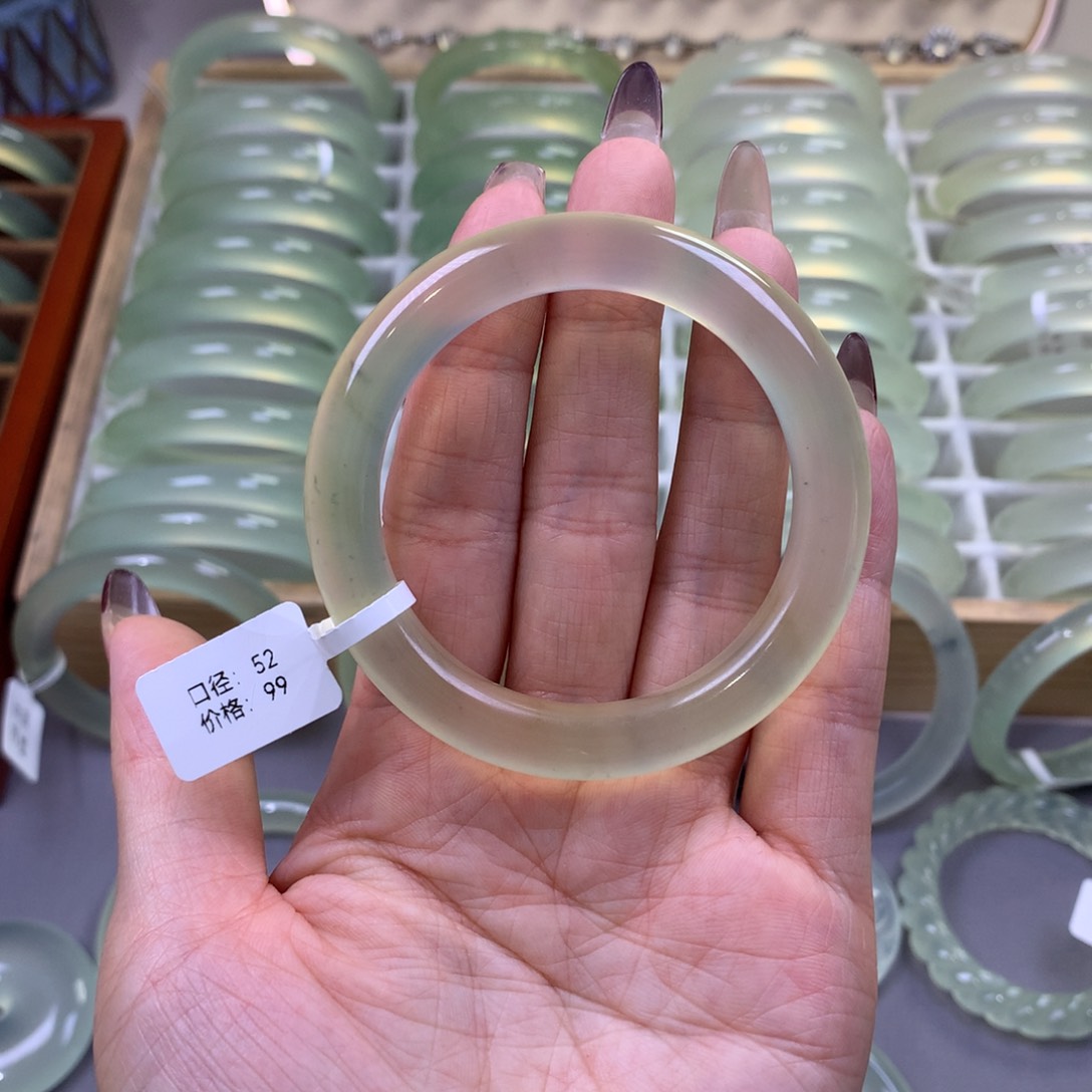 蛇纹石玉手镯未镶嵌