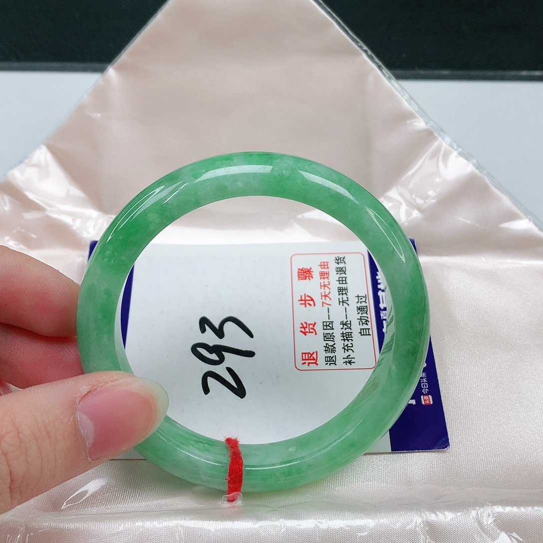 翡翠手镯未镶嵌翡翠