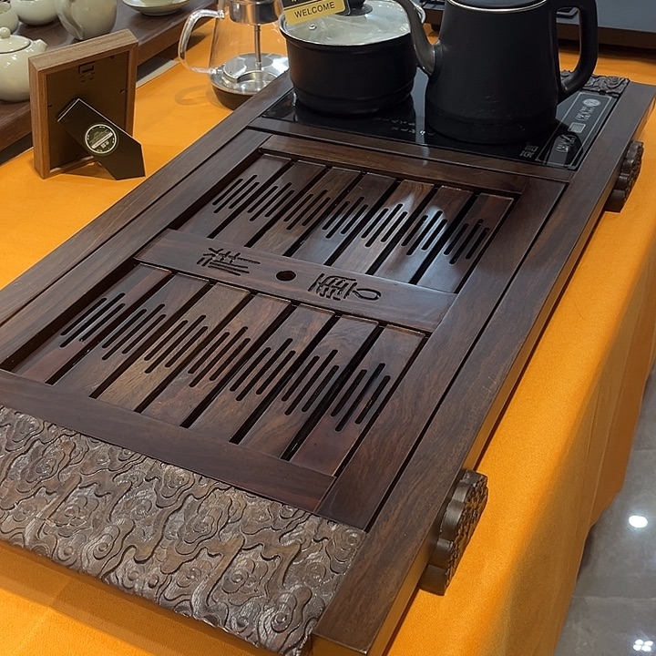 茶盘里装满鲜花与你同