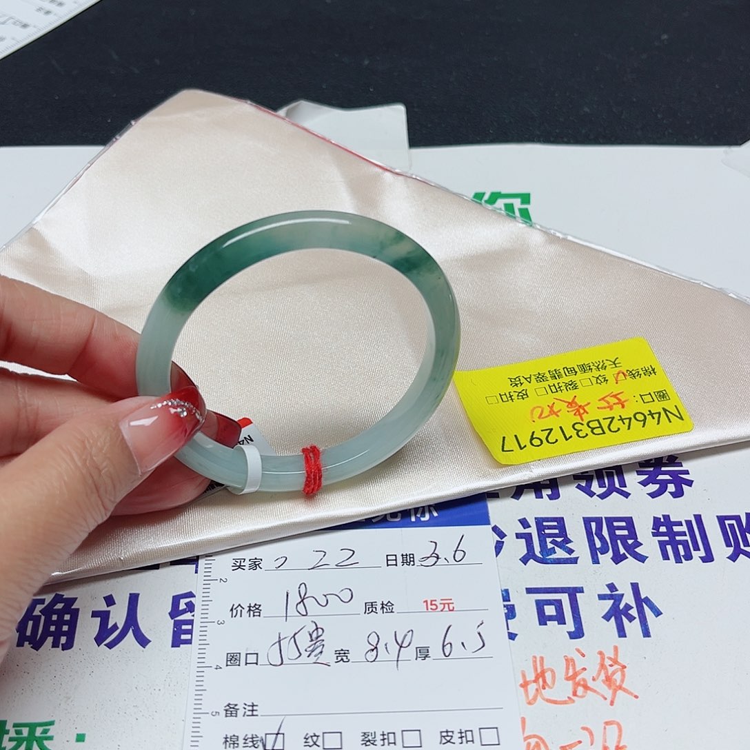 翡翠手镯未镶嵌。*z翡翠手镯12917