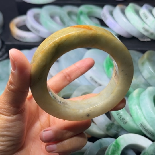 定制翡翠未镶嵌翡翠手镯