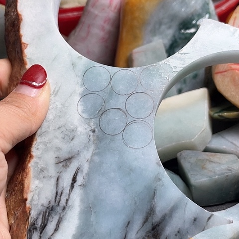 翡翠颈饰未镶嵌翡翠