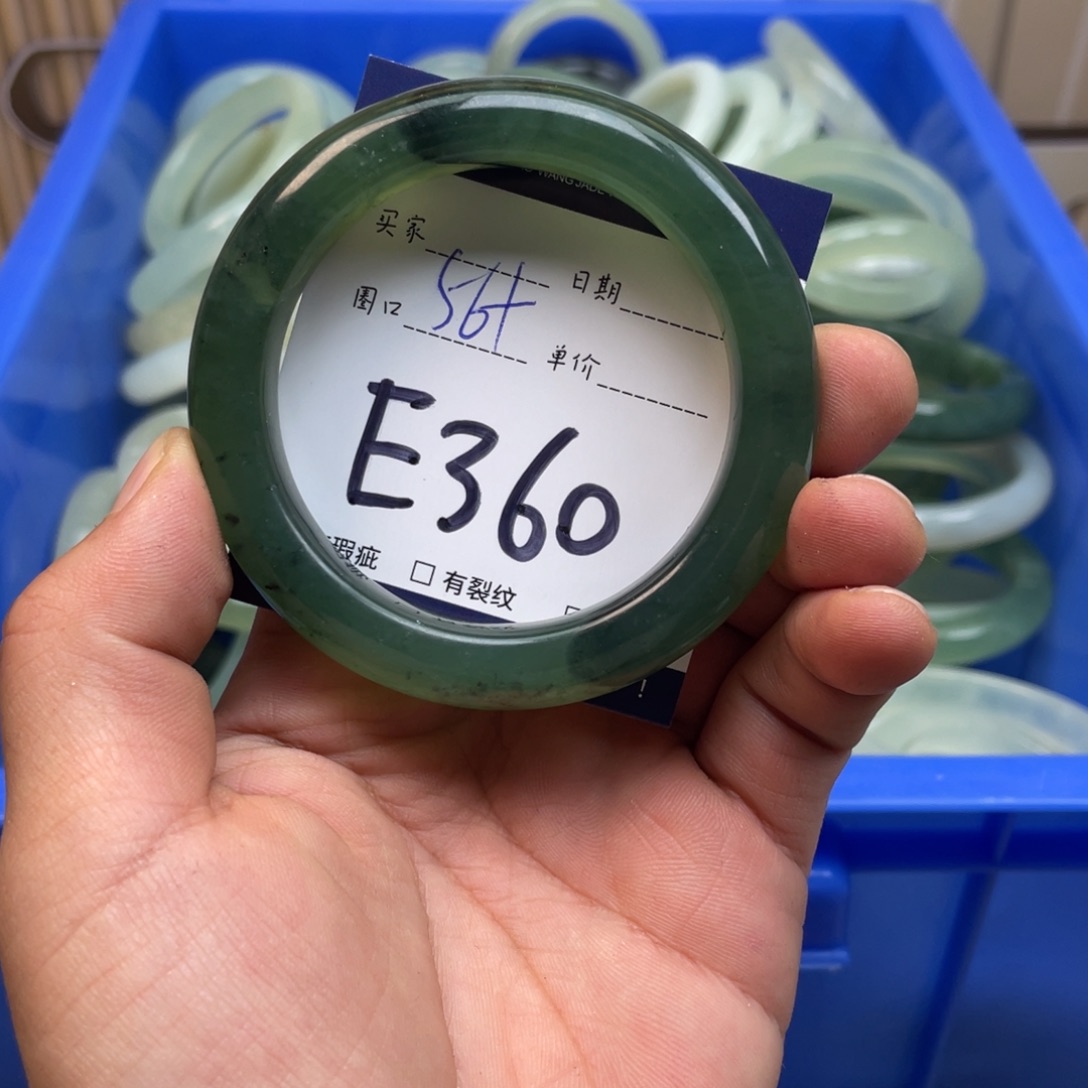 岫玉手镯手镯未镶嵌