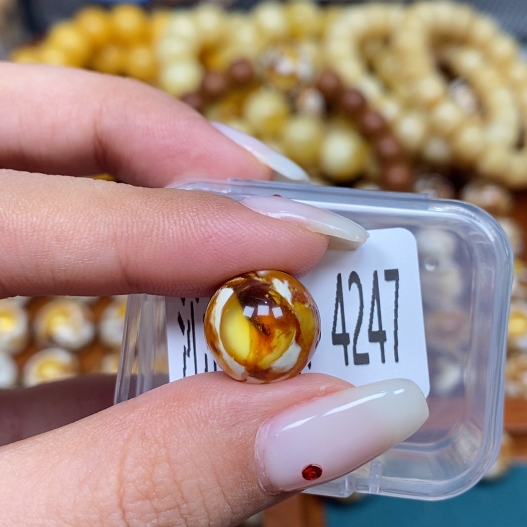 蜜蜡未镶嵌珠宝奇石4247