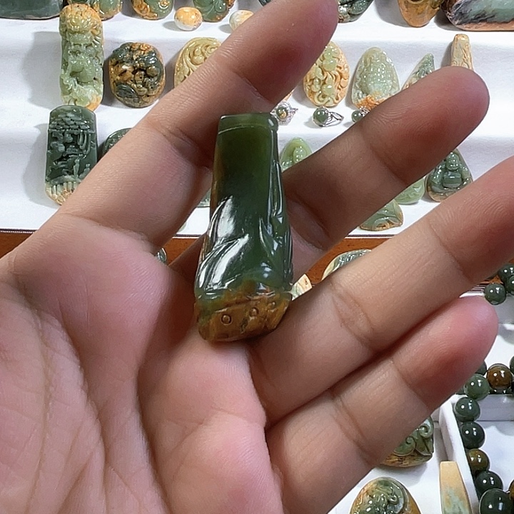 岫岩河磨玉（透闪石质玉）未镶嵌吊坠(不含链)