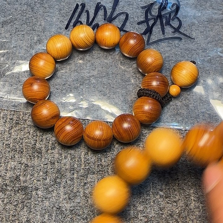 上***水柏木（崖柏）全陈化老料把件串