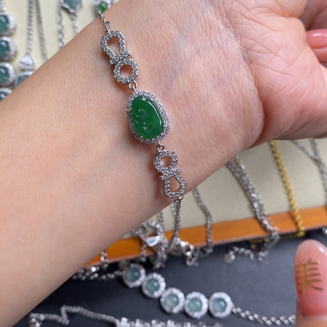 翡翠颈饰未镶嵌翡翠