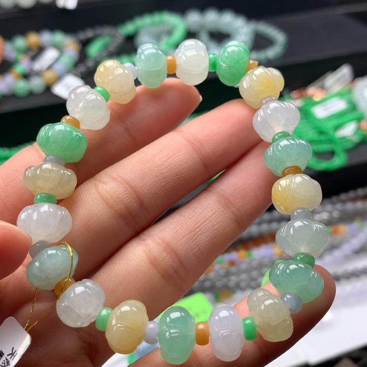 翡翠手镯未镶嵌卡