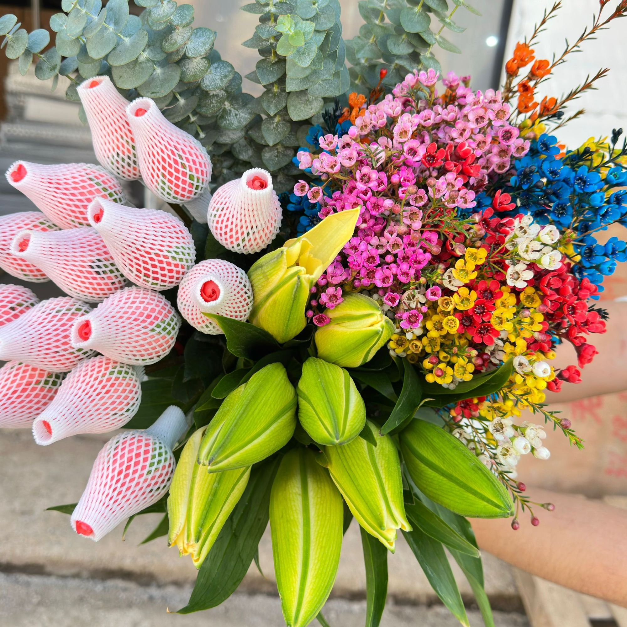 【年宵花套餐】粉玫瑰+百合+腊梅1扎+配草   云南昆明基地直发鲜花
