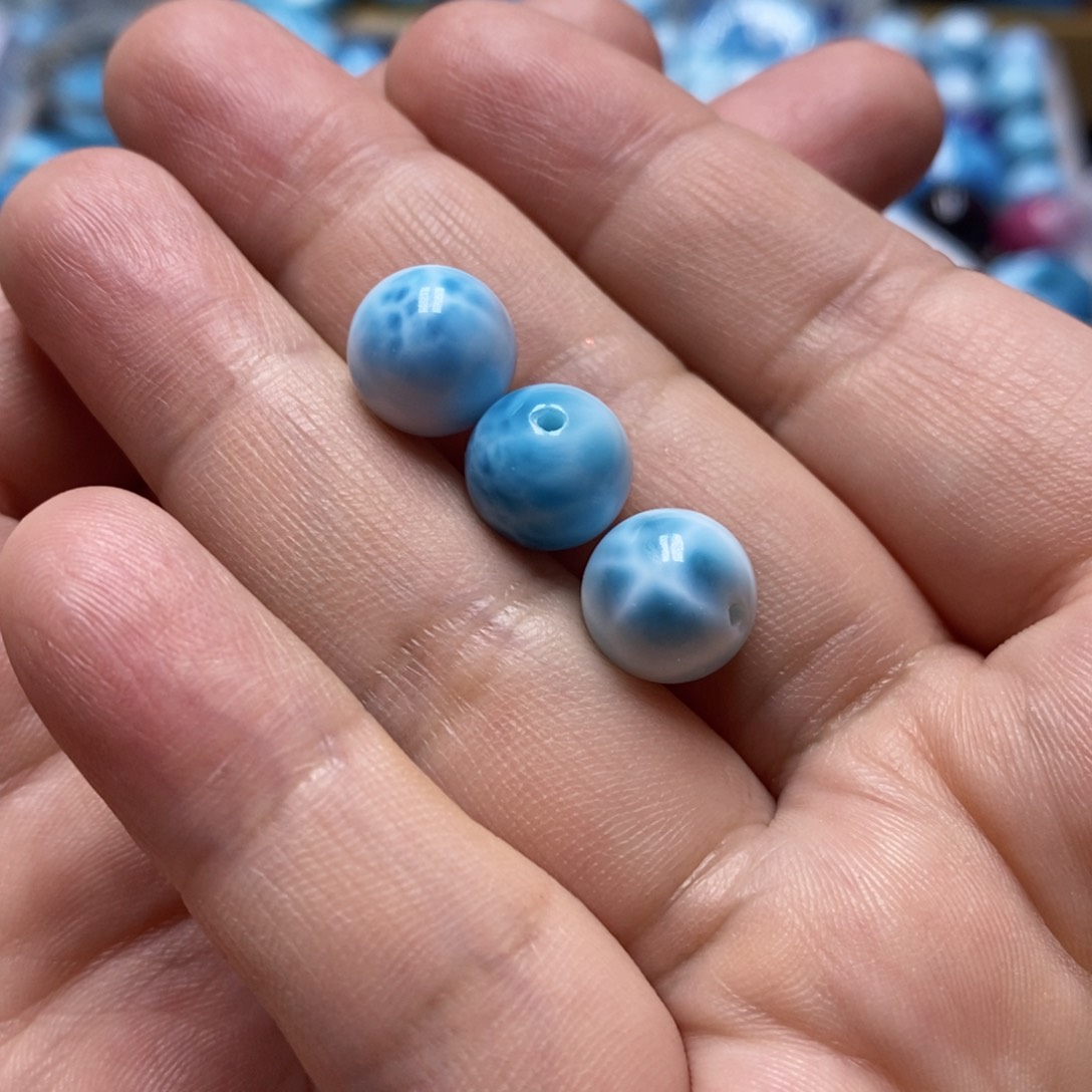 未镶嵌针钠钙石（海纹石）颈饰虎**骑