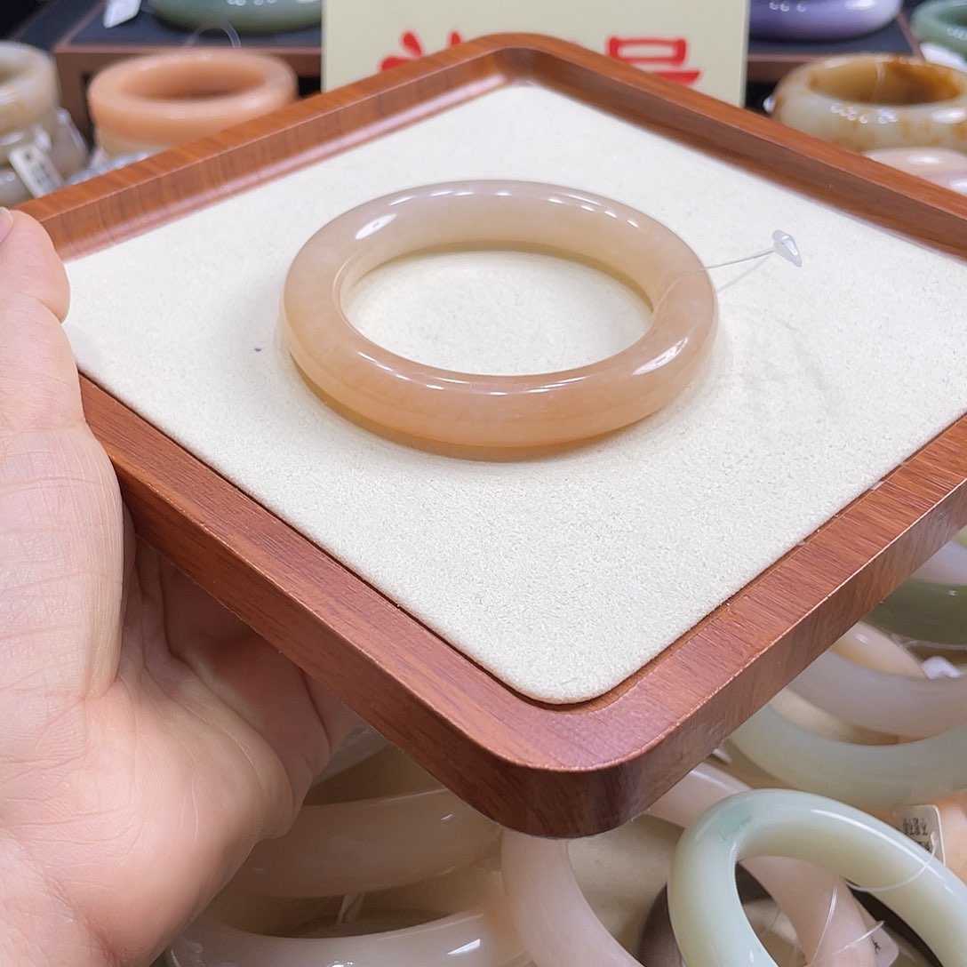 未镶嵌手镯石英岩玉浅**陈