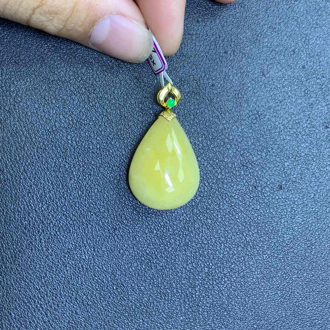 翡翠18K金镶嵌颈饰翡翠