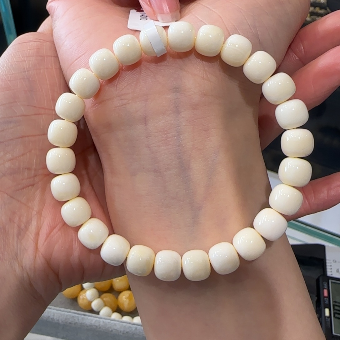 l****琥珀未镶嵌裸石蜜蜡