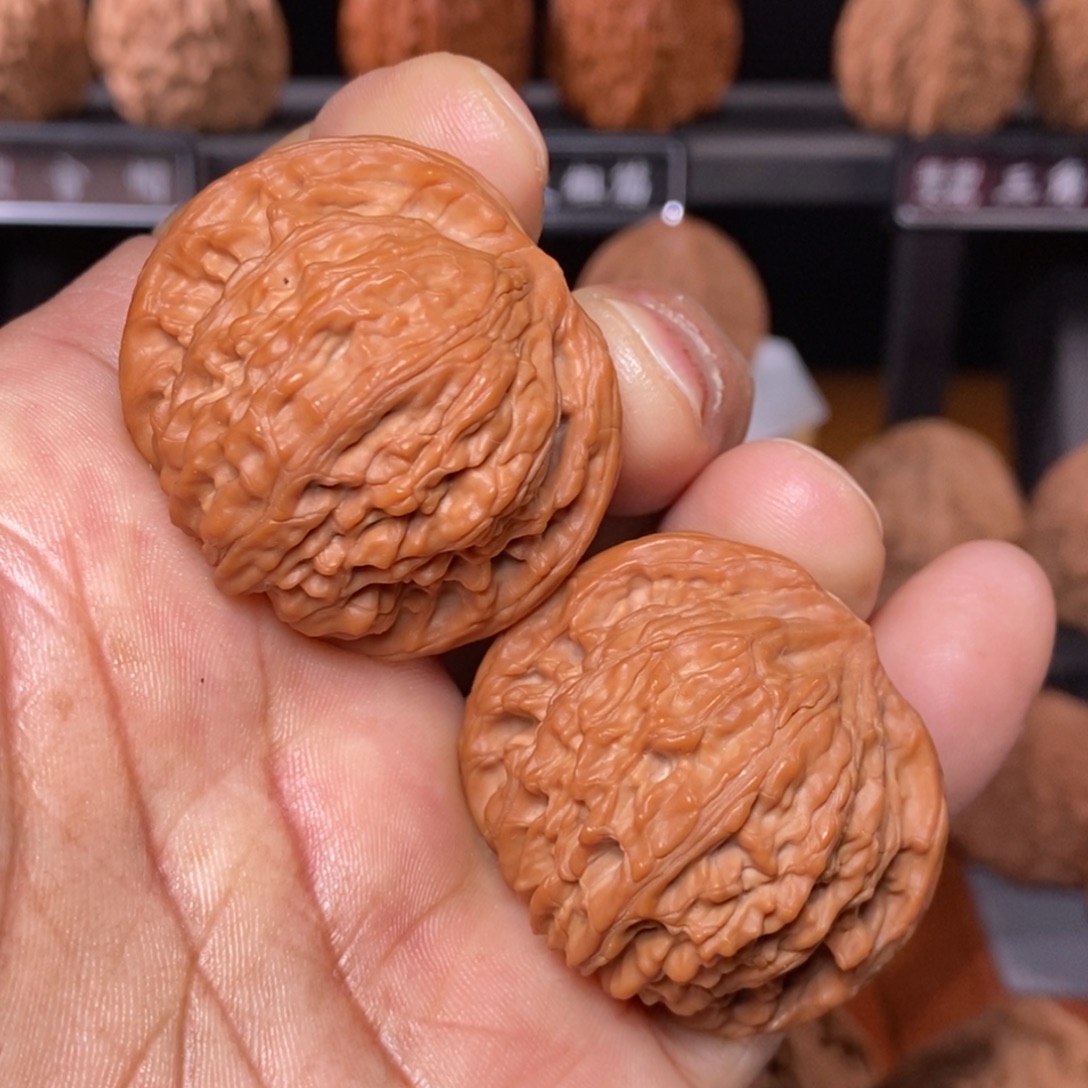 把件文玩核桃红皮白霜全品山地磨