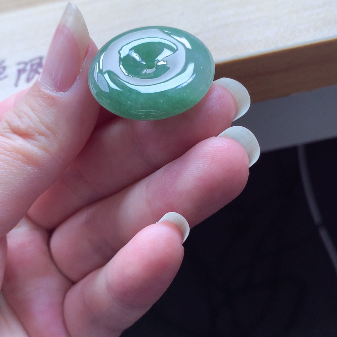 翡翠颈饰未镶嵌吊坠