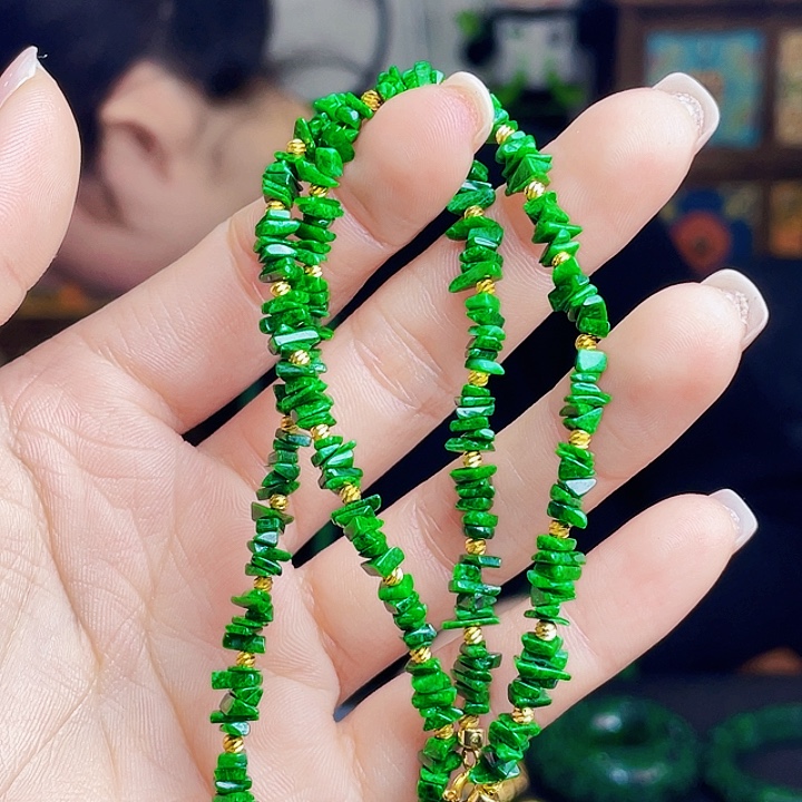 翡翠未镶嵌颈饰多样性